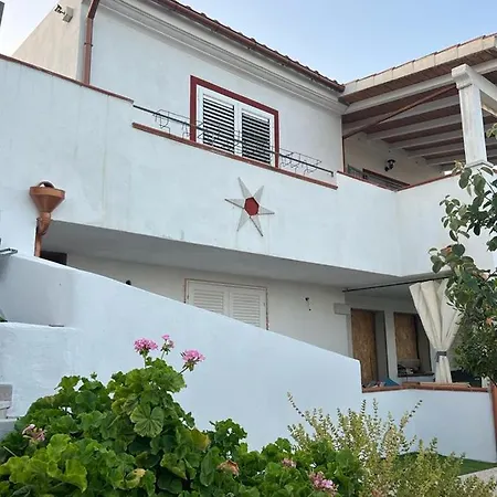 Πανσιόν Insula --